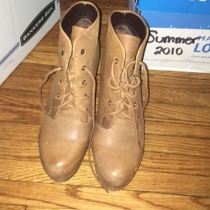 Platform heel brown leather booties